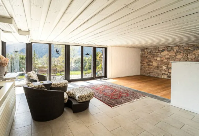 WOHNZIMMER UG