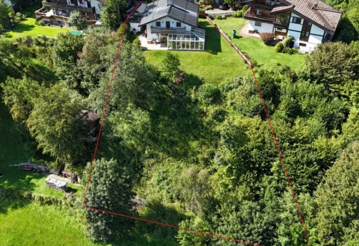 GRUNDSTÜCK